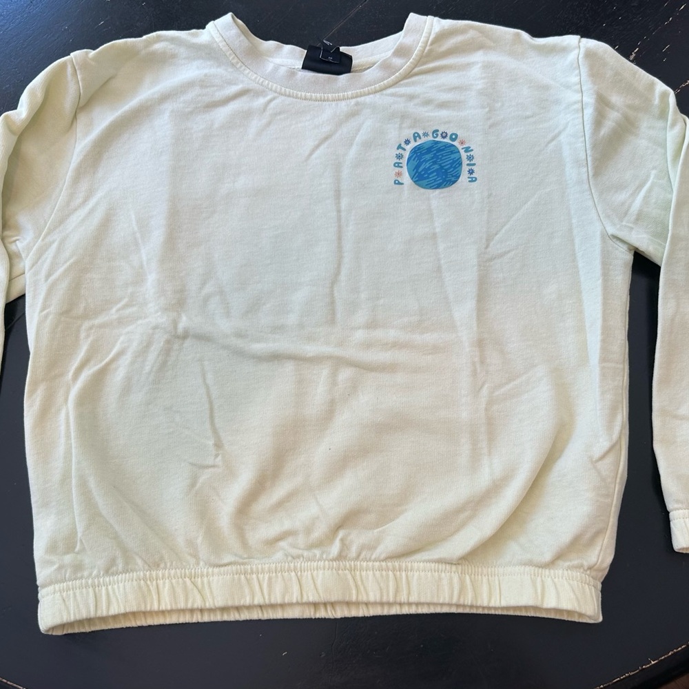 Patagonia Kids Cream Sweatshirt with Blue Logo